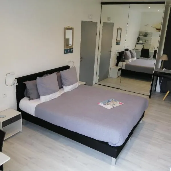 Chambre spacieuse, moderne et très confortable à Perros-Guirec, hotel v destinaci Perros-Guirec