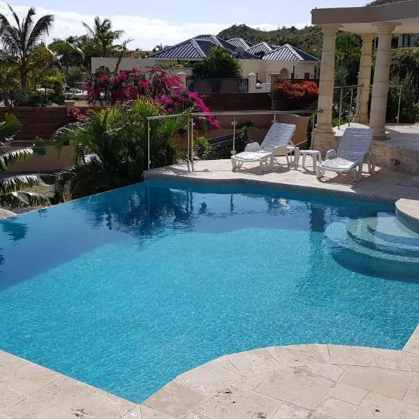 C'RENITY VILLA, hotel v destinaci Cul de Sac