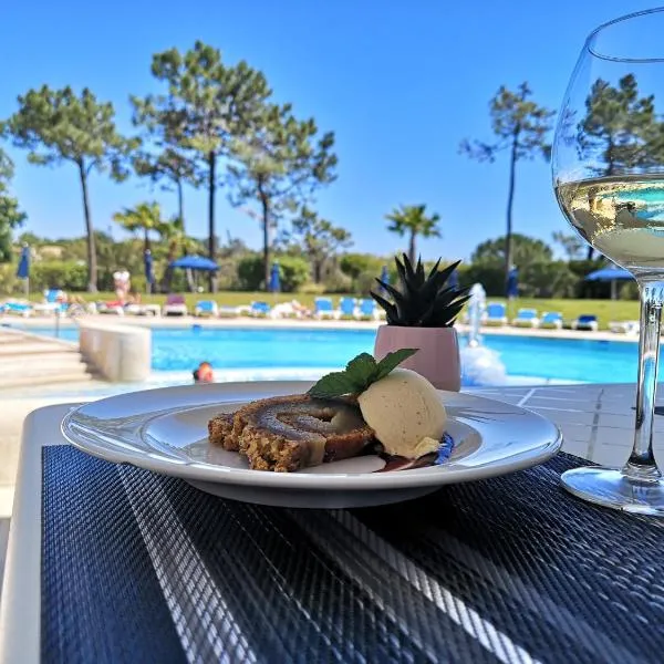 Victory Village 18E: Quinta do Lago'da bir otel