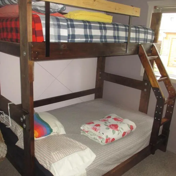 Nice Bunk Bed – hotel w mieście Whitehorse