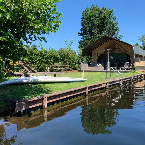 Glamping aan de Plas, hotel v destinaci Vinkeveen