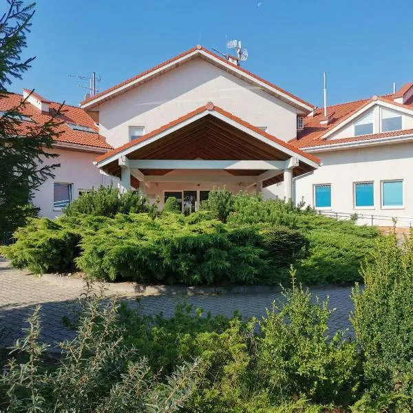 Golf Hotel Lisia Polana, hotel v destinaci Pomocnia