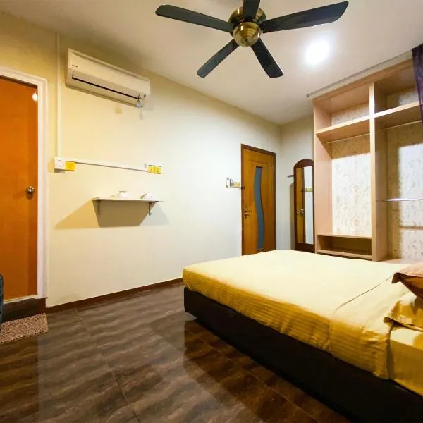 SPOT ON 89858 Rebecca's Homes, hotel in Kampong Ramaya