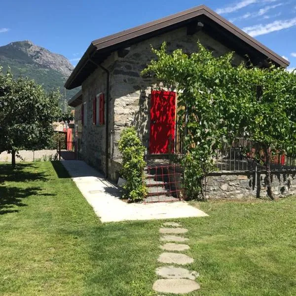 La casetta di Biancaneve Valtellina e lago di Como, hotel em Dubino