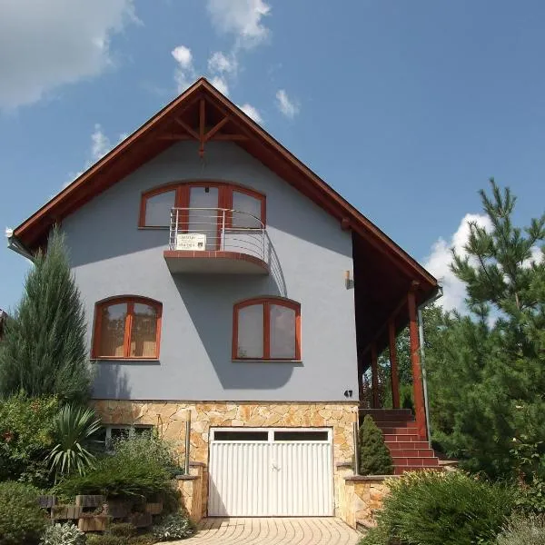 Klára Apartmanház, hotel in Zalakaros