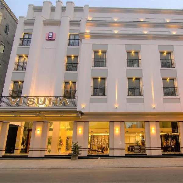 VISUHA HOTEL, hotell i Hà Tiên