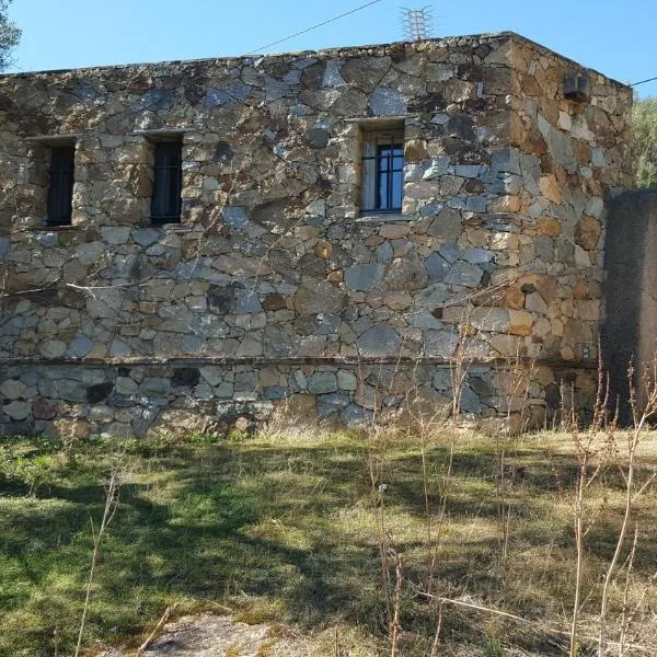 LE PAILLER 2P et 3 enfants sous le tipi, hôtel à Calvi