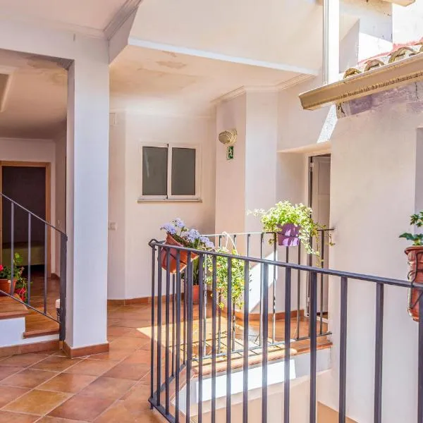 6 Bedroom Gorgeous Home In Godelleta, hotel in Godelleta