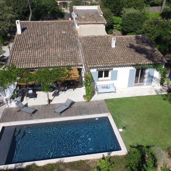 Villa Les Lucioles, מלון בואלבון