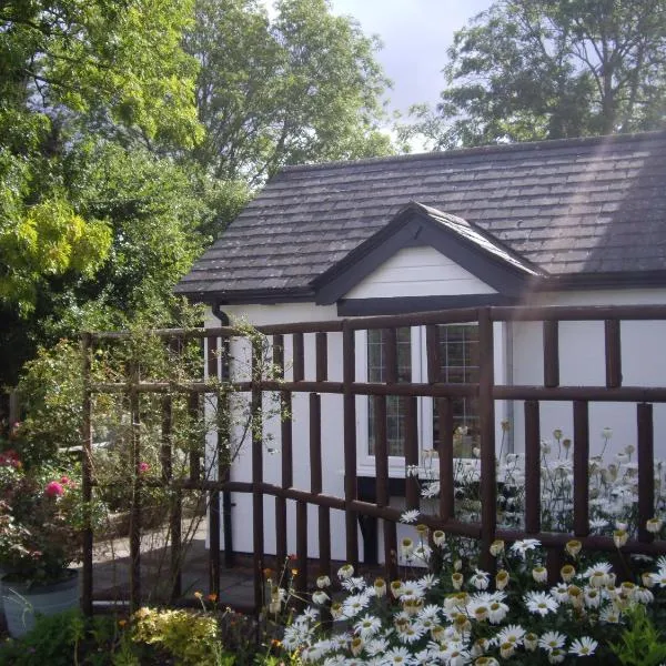 Wishing Well Garden Apartment, hotel in Chiddingly