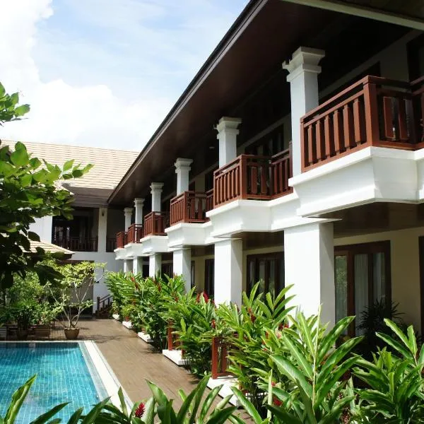 Athena Hotel, hotel in Muang Phônthong