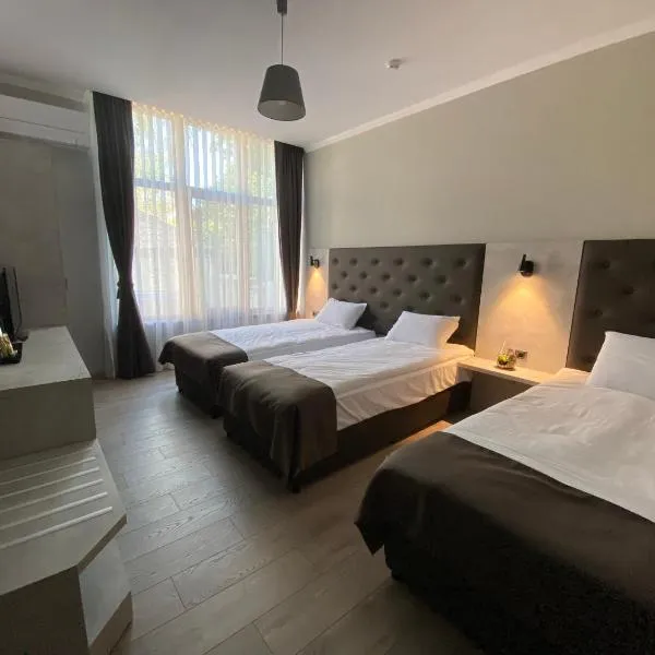 Comfort Guest Rooms, hotel in Kazanlŭk