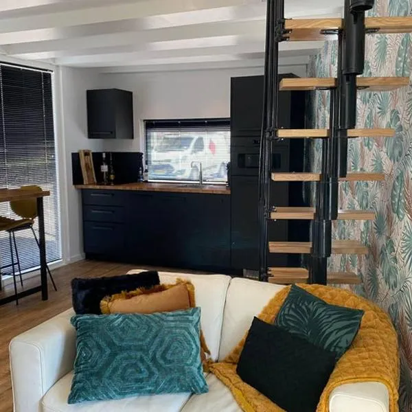 Tiny House Experience Oud Beijerland, hotel em Oud-Beijerland