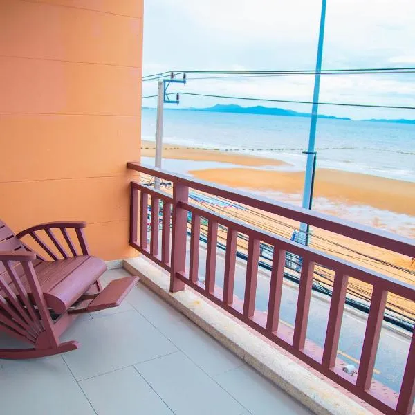 Seaside Jomtien Beach Pattaya, hotell i Ban Bung