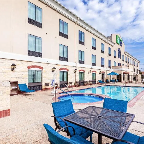 Holiday Inn Express Hotel & Suites Floresville by IHG, hotel di Floresville