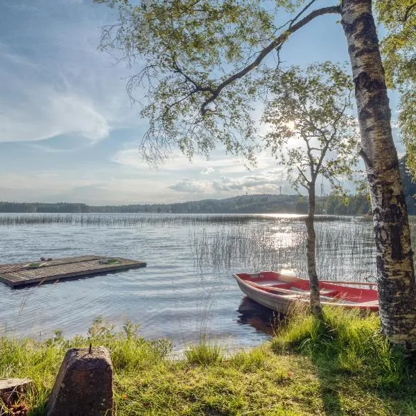 Lake cottage near Isaberg, hotel in Marieholm