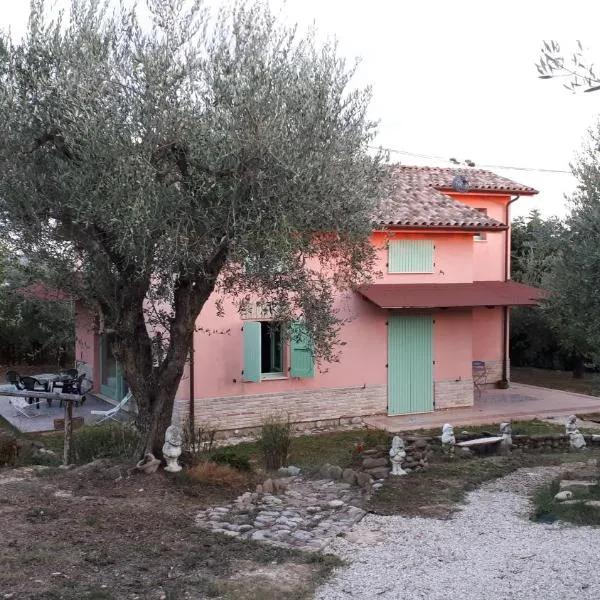 Le Rondini, hotel v destinaci Montecosaro