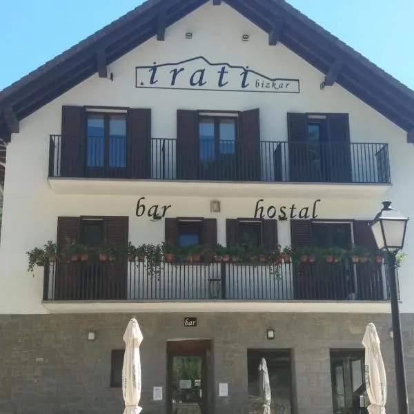 hostal iratibizkar, hotel v destinaci Ochagavía