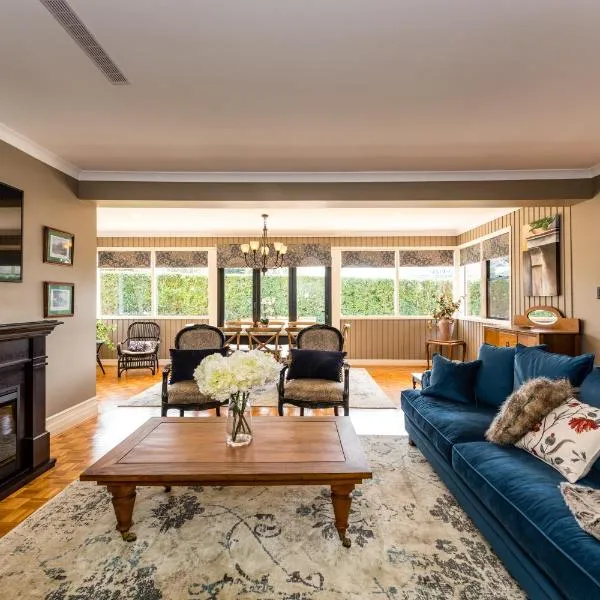 Hedge House - luxury, space, style, great location, hotel in Toowoomba
