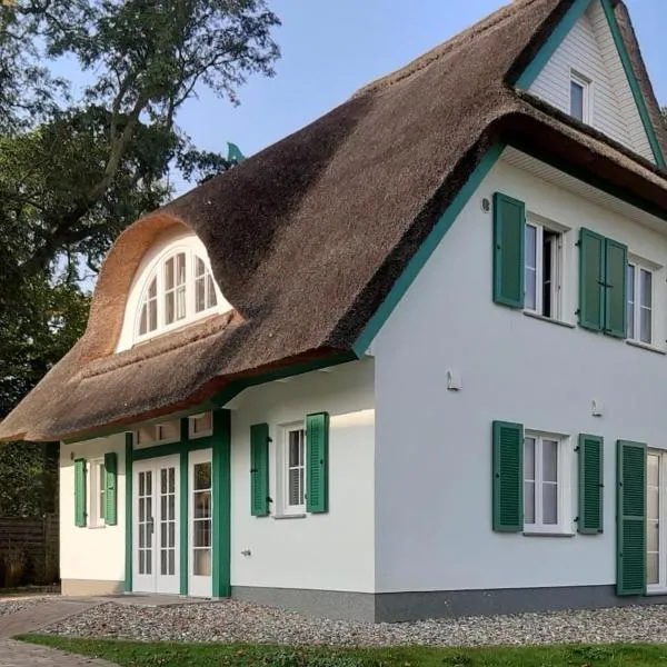 Traditionelles Reethaus direkt an der Ostsee: Rakow şehrinde bir otel