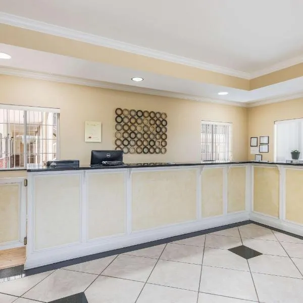 Econo Lodge Inn & Suites Bryant, hotel v destinaci Bryant