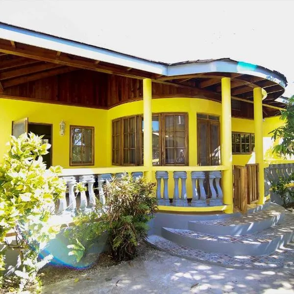 R&V VILLA, hotel v Negrilu