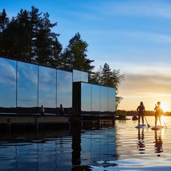 Lake Hotel Lehmonkärki - Haasi Mirror Houses, hotel in Auttoinen