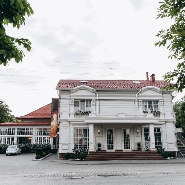 Hotel Aristocrat, hotel in Mamaivci Village