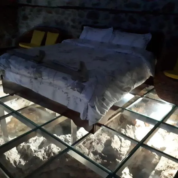 Nuci's Home glass floor, hotel in Tushemisht