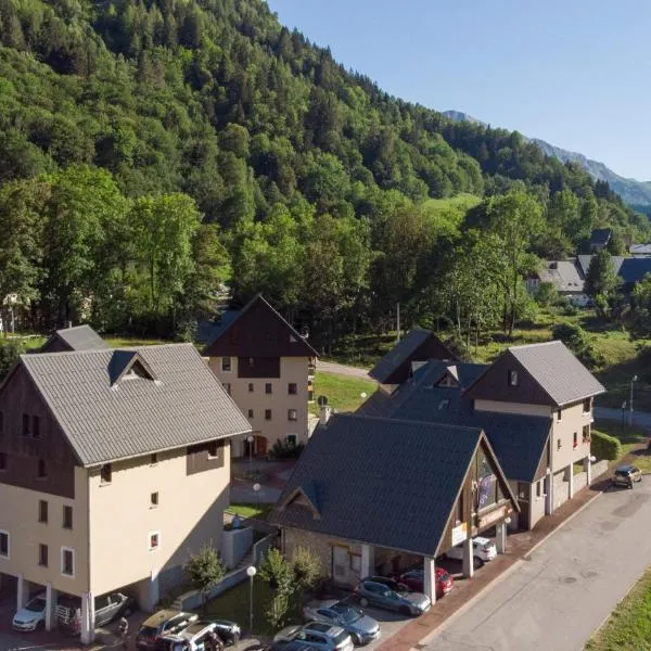 Olydea Saint-Colomban-des-Villards, hotel in La Rochette