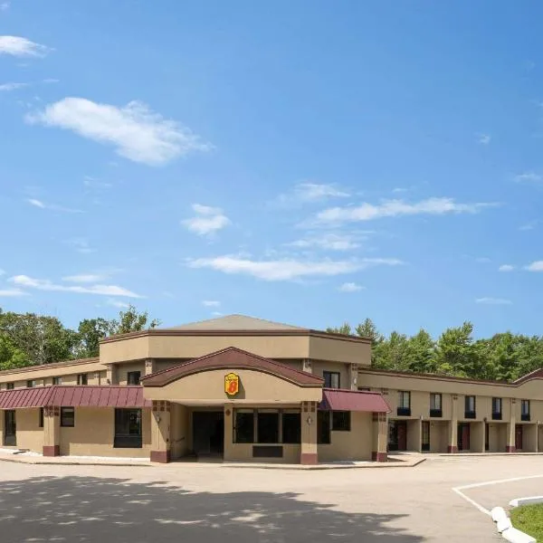 Super 8 by Wyndham West Greenwich/Providence, hotel di Spring Lake