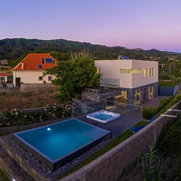 Casa da Maloeira by An Island Apart: Fajã da Ovelha'da bir otel