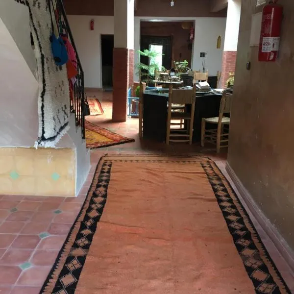 Viesnīca Maison D'hôtes Dar Afra pilsētā Zawyat Oulmzi