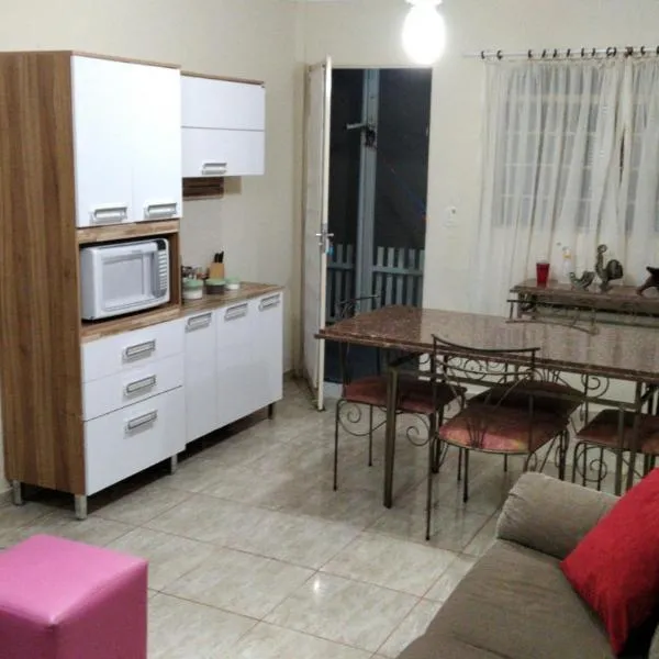 Casa 2 dorm em Botucatu próx unesp, hotel in Pratânia