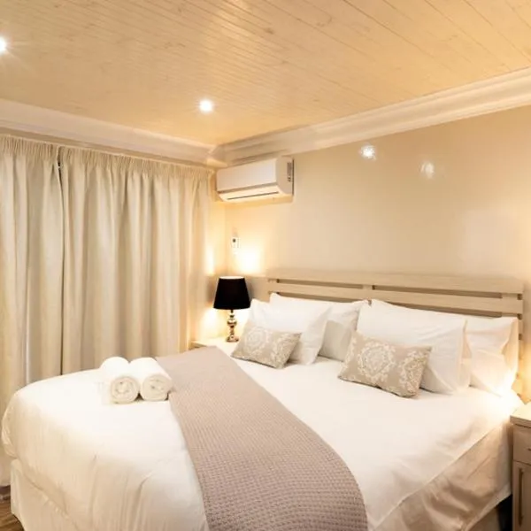 Dog Friendly Bed and breakfast $Jeffreys Bay - $Grand House Lodge And SPA Jeffreys Bay