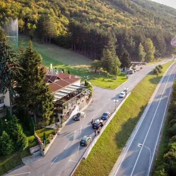 Hotel Happy, hotel in Trnski Odorovci