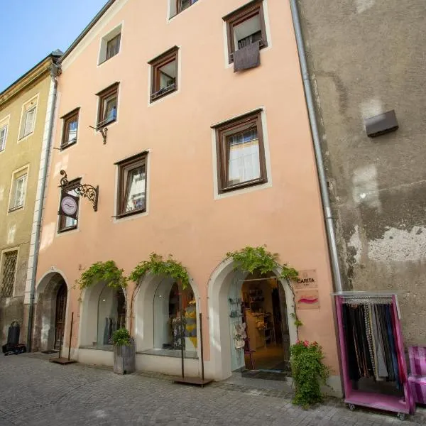 Traditional Old Town Apartment, hotell i Hall in Tirol