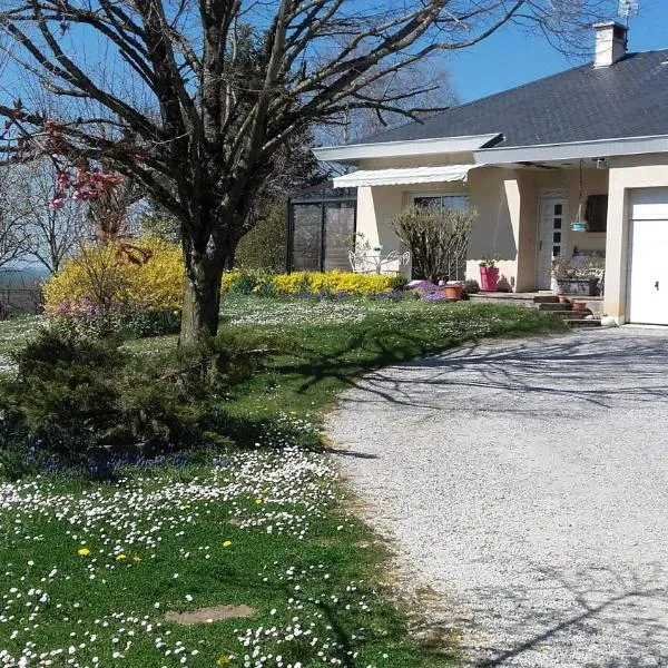 La Palatine chambre chez l habitant à 20 mn de Rodez, hotel in Cassagnes-Bégonhès