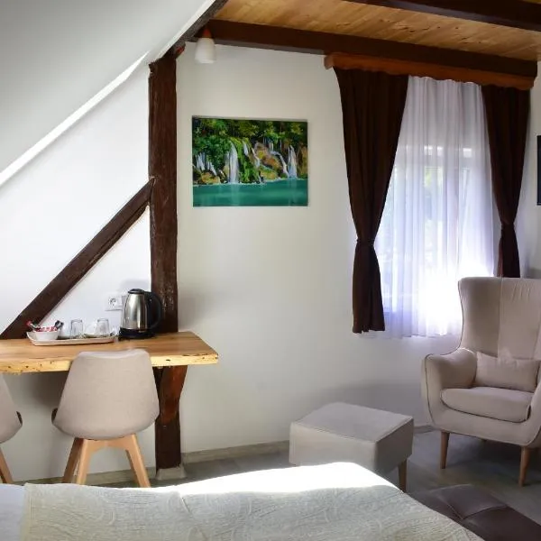 House Boro, hotel a Jezerce