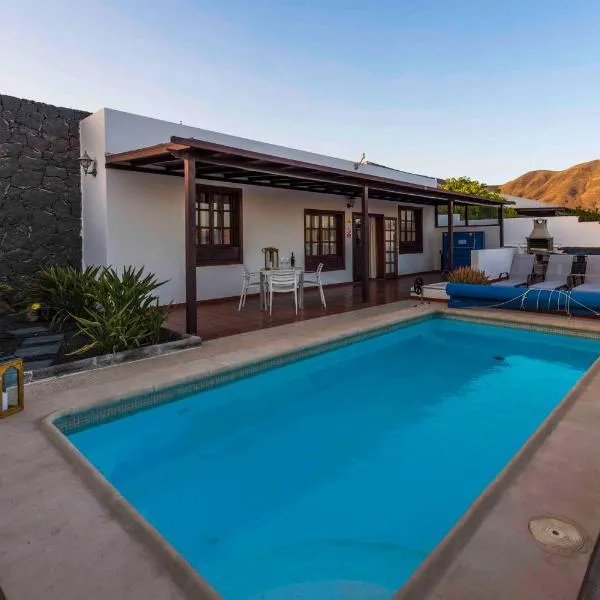 Villa Pola Marinas Playa B, hotel v destinaci Playa Blanca