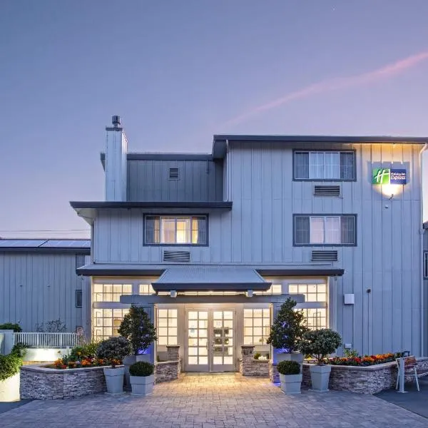 Holiday Inn Express Monterey - Cannery Row by IHG, hotel v destinaci Monterey