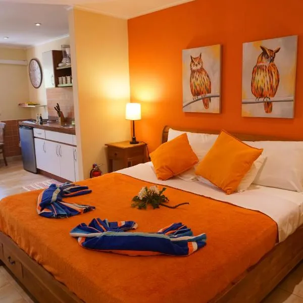 Cariñas Studio Apartments, hotel v destinaci Palm-Eagle Beach