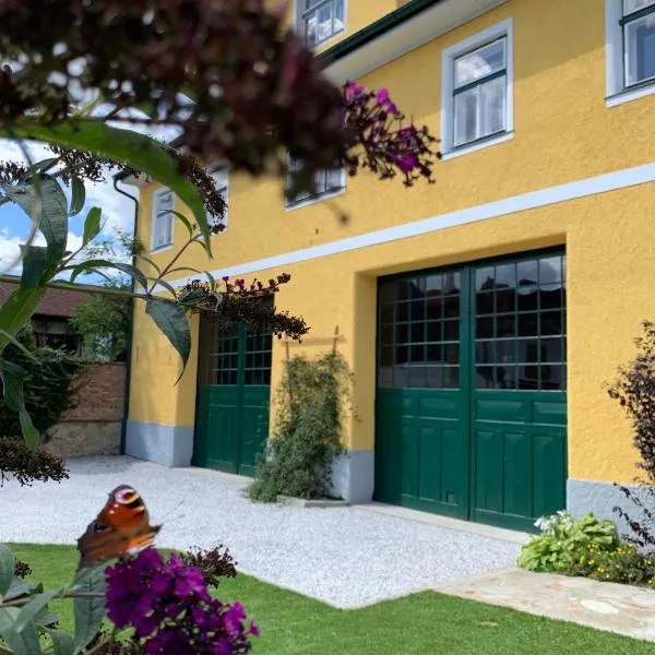 Ferienhaus Karoline, hotel v destinaci Pulkau