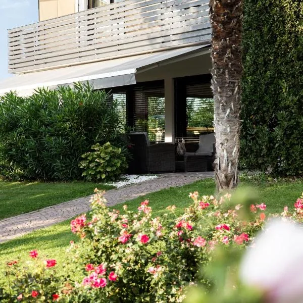 Julias Guesthouse, hotel v destinaci Ora