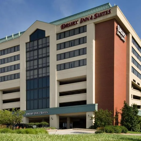 Drury Inn & Suites St. Louis Creve Coeur, hotel in Overland