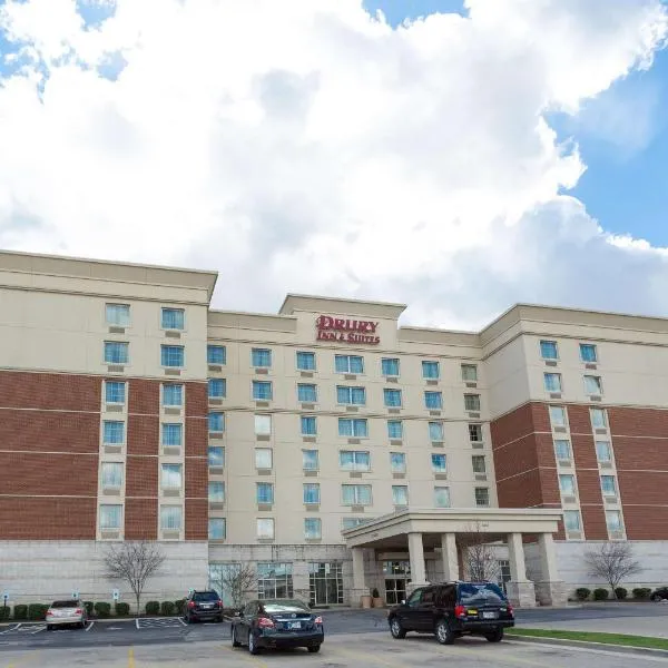 Drury Inn & Suites Cincinnati Sharonville، فندق في شارونفيل