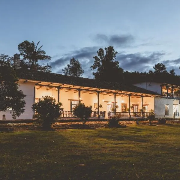 Hacienda Pisoje, hotel v mestu El Túnel