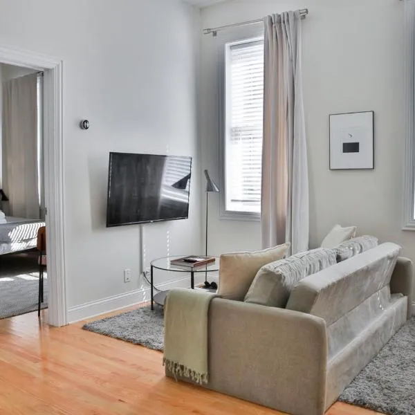 Updated West Town 2BR with W&D by Zencity