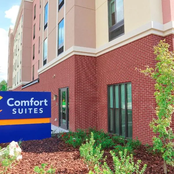 Comfort Suites Gainesville Near University: Orange Lake şehrinde bir otel