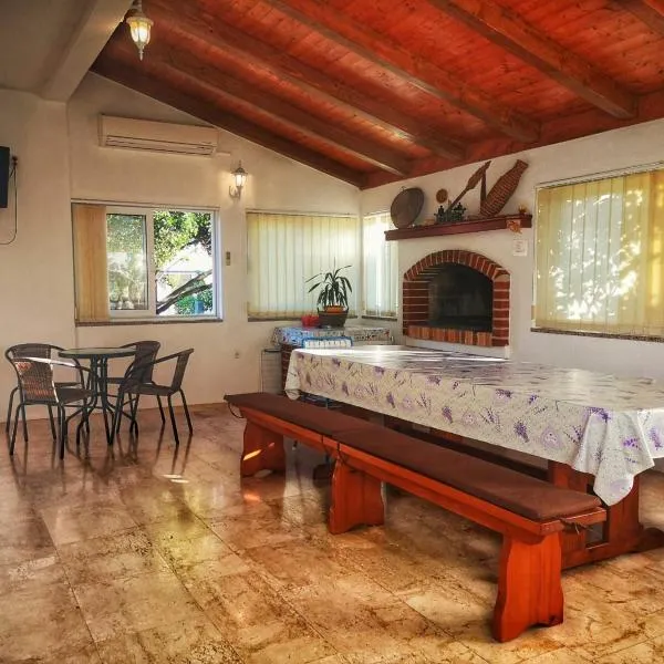 Apartment Valentin, hotel v destinácii Ugljan